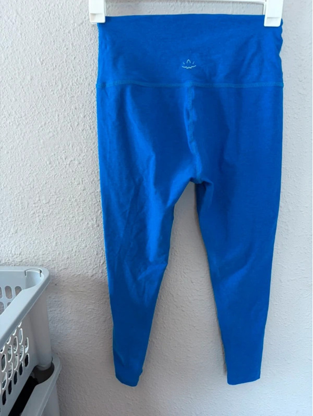 Beyond Yoga blue leggings size L. Very light pilling